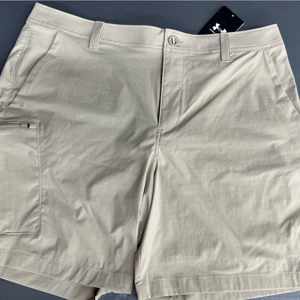 Under Armour Men’s Size 38 Moisture Wicking Golf Shorts (Light Khaki, Brand New)